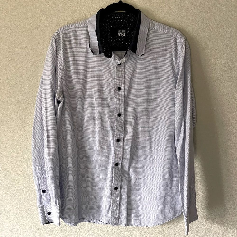 Eighth Ave. Slim Fit, Light Blue Mens Botton Down Dress Shirt. Size Large.